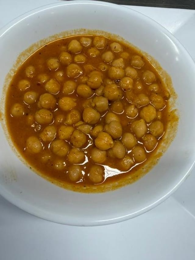 Chickpeas in Curry Sauce.